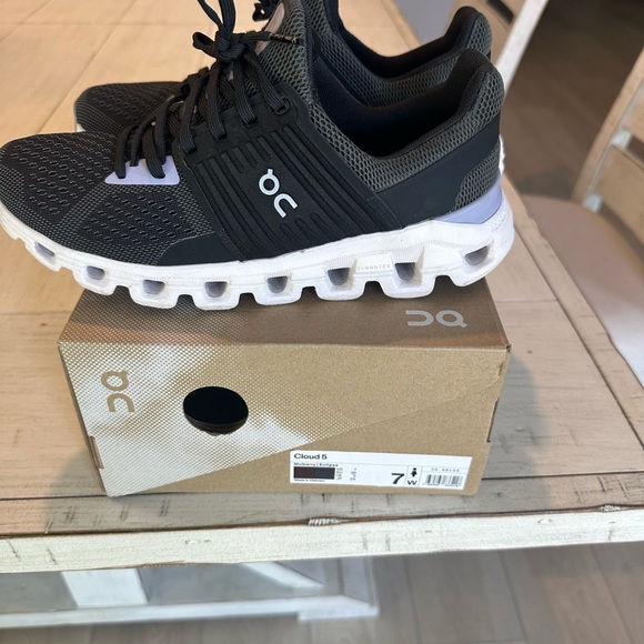 ON Women's Black and White Sneakers - Picture 3 of 5